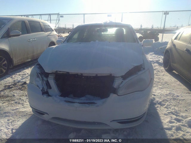 1C3CCBAB6DN667815 Chrysler 200 LX