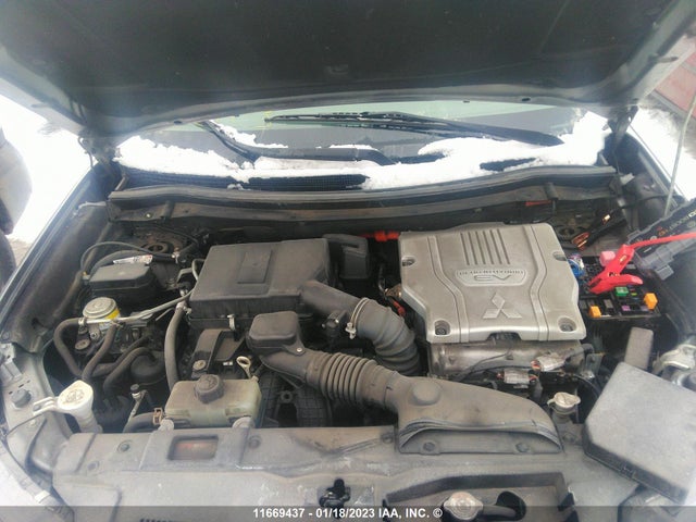 JA4J24A57JZ618651 Mitsubishi Outlander Se/gt