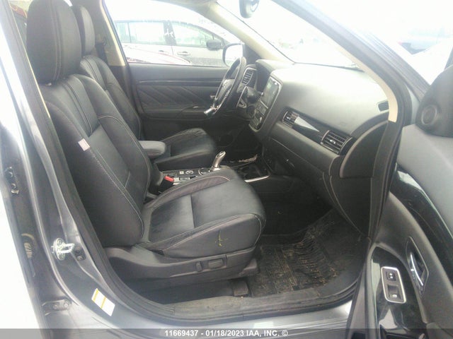 JA4J24A57JZ618651 Mitsubishi Outlander Se/gt