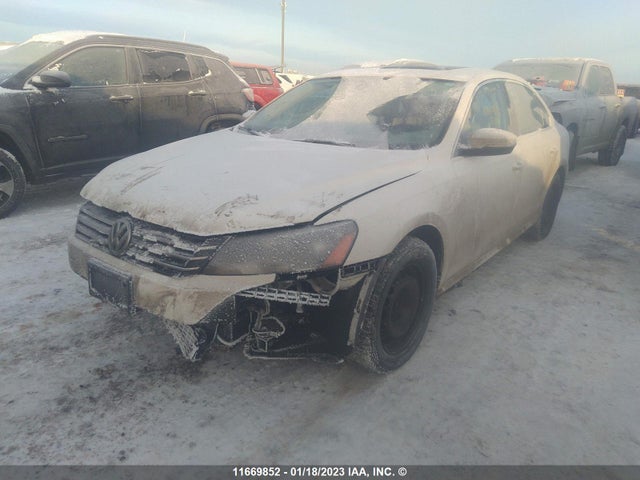 1VWBS7A38EC098525 Volkswagen PASSAT SE
