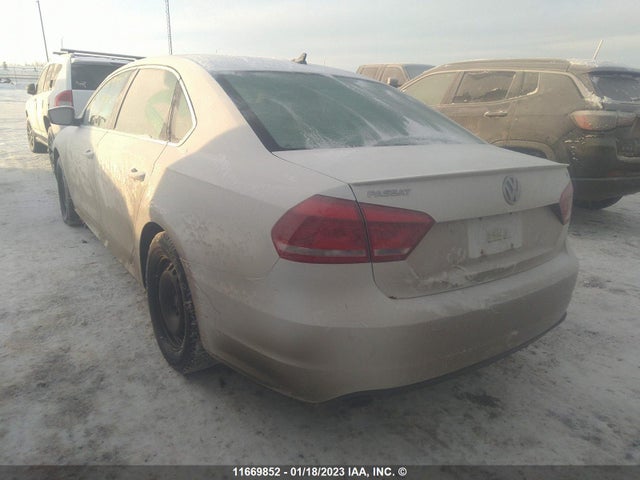 1VWBS7A38EC098525 Volkswagen PASSAT SE
