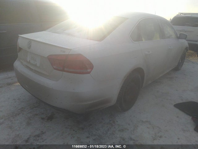 1VWBS7A38EC098525 Volkswagen PASSAT SE