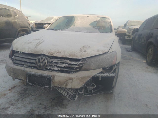 1VWBS7A38EC098525 Volkswagen PASSAT SE