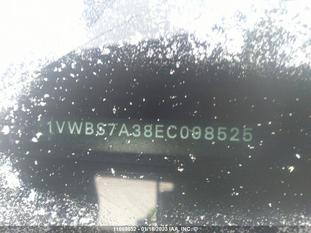 1VWBS7A38EC098525 Volkswagen PASSAT SE