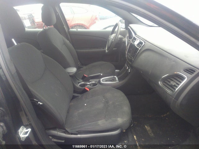 1C3CCBABXCN151679 Chrysler 200 LX