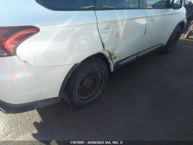 JA4AZ2A34GZ603502 Mitsubishi Outlander Es