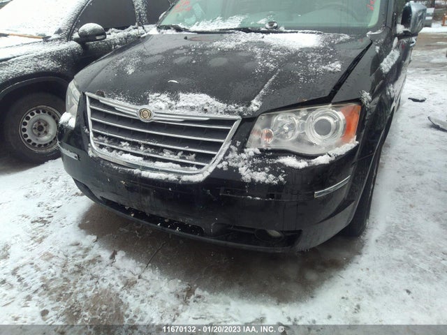 2A4RR6DX2AR123677 Chrysler Town & Country Limited