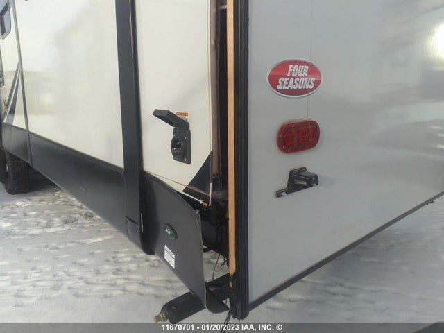 11670701 :رقم المزاد ، 4X4TSAS23NJ043948 vin ، 2022 Forest River 4276 مزاد بيع