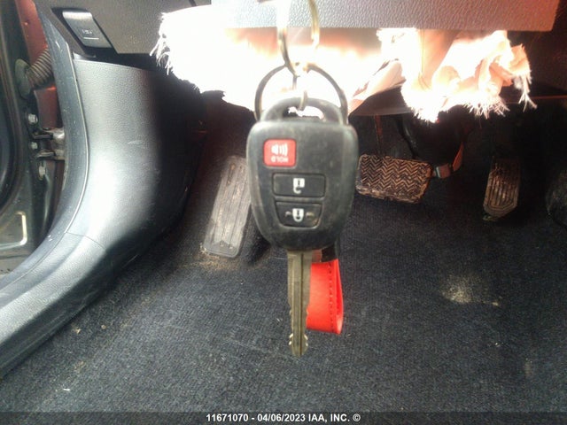 Toyota RAV4 LE 2018 2T3ZFREV5JW494495 Image 11