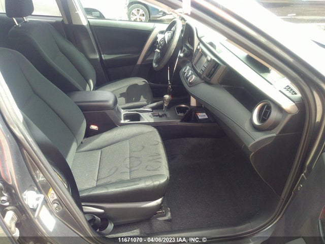 Toyota RAV4 LE 2018 2T3ZFREV5JW494495 Image 5