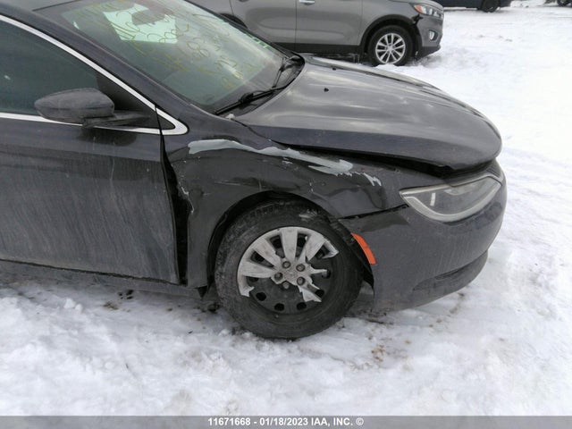 1C3CCCFB1FN683261 Chrysler 200 LX