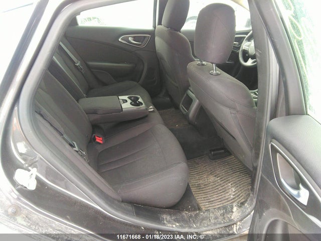 1C3CCCFB1FN683261 Chrysler 200 LX