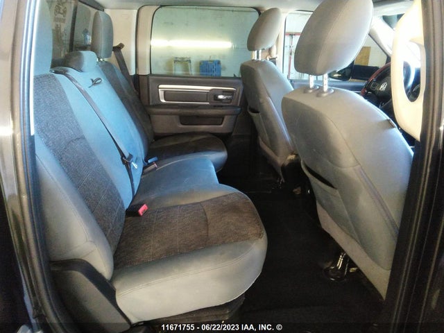 3C6UR5DL2JG190526 RAM 2500 Slt