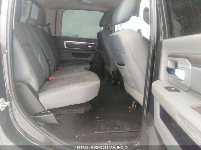 3C6UR5DL2JG190526 RAM 2500 Slt