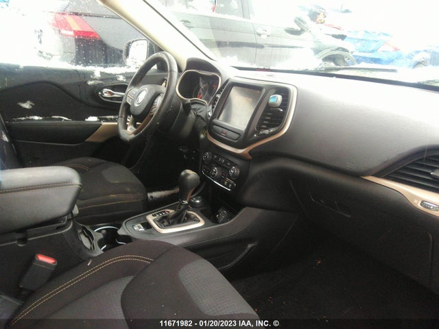 1C4PJMCS4HW581334 Jeep Cherokee Latitude