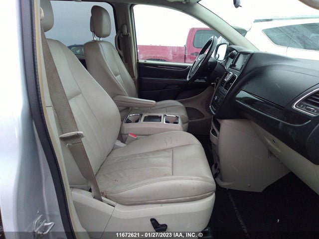 2A4RR8DG4BR694178 Chrysler Town & Country Touring L