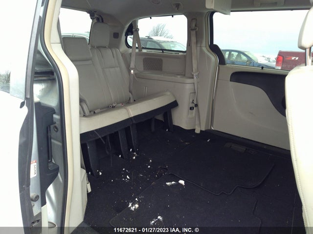 2A4RR8DG4BR694178 Chrysler Town & Country Touring L