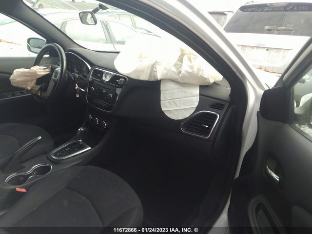 1C3CCBBB8DN500175 Chrysler 200 Touring