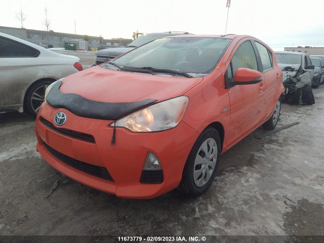 Toyota PRIUS C 2013 JTDKDTB36D1037723 Image 2