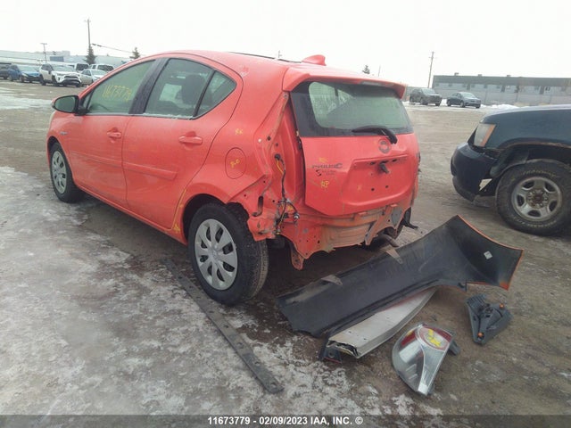 Toyota PRIUS C 2013 JTDKDTB36D1037723 Image 3