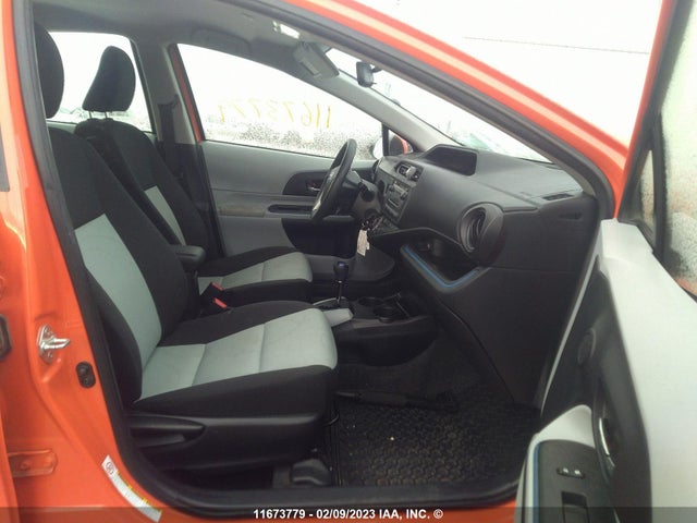 Toyota PRIUS C 2013 JTDKDTB36D1037723 Image 5