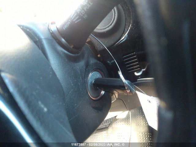 JA4AZ2A38JZ615126 Mitsubishi Outlander Es