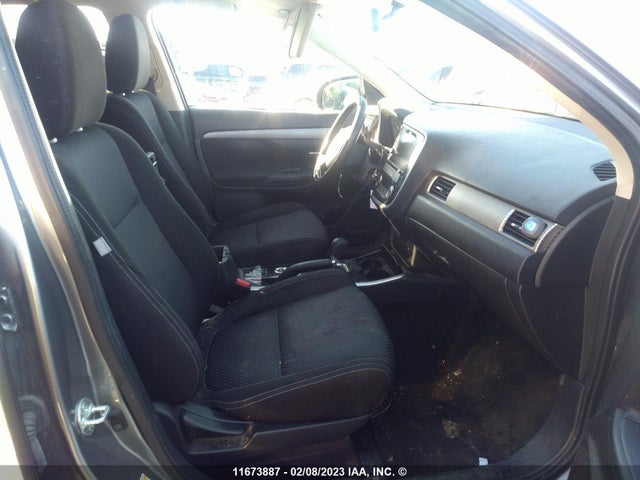 JA4AZ2A38JZ615126 Mitsubishi Outlander Es