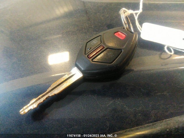 JA4LT21W88Z602147 Mitsubishi Outlander Es