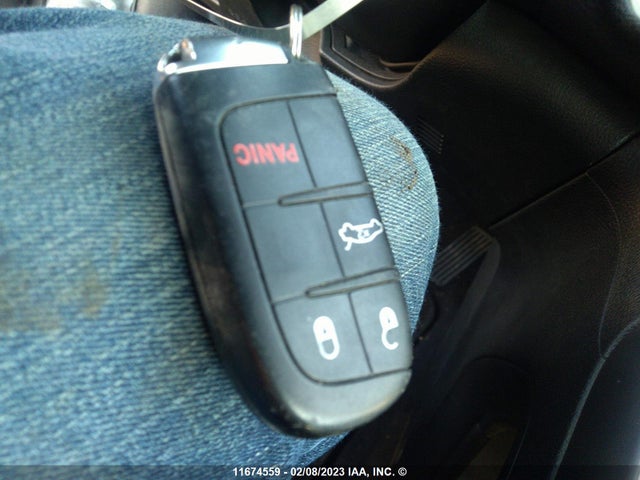 1C3CCCFB5FN632331 Chrysler 200 LX
