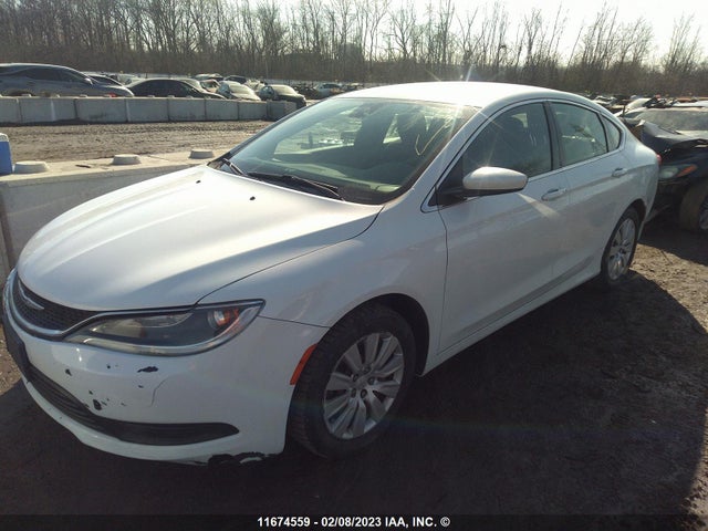 1C3CCCFB5FN632331 Chrysler 200 LX
