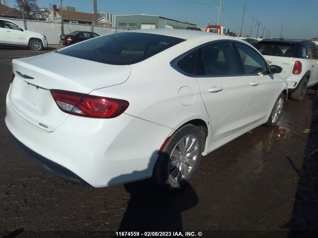 1C3CCCFB5FN632331 Chrysler 200 LX