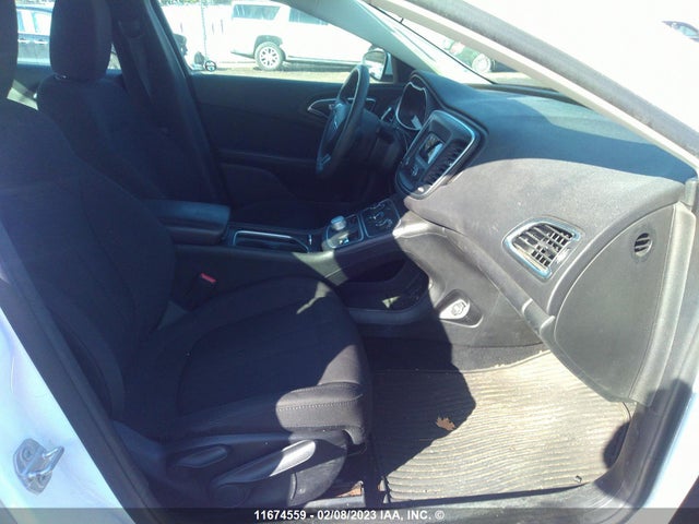 1C3CCCFB5FN632331 Chrysler 200 LX