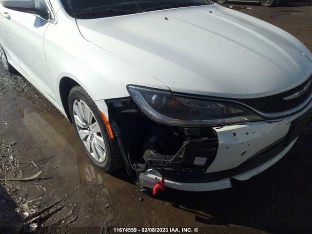 1C3CCCFB5FN632331 Chrysler 200 LX