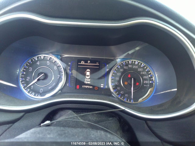 1C3CCCFB5FN632331 Chrysler 200 LX