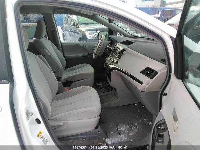 Toyota SIENNA LE 2012 5TDKK3DC5CS215996 Image 7
