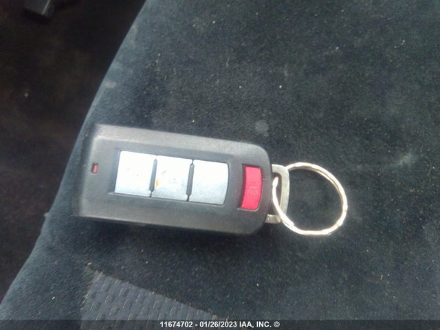 JA4JT3AX9DU602820 Mitsubishi Outlander Se