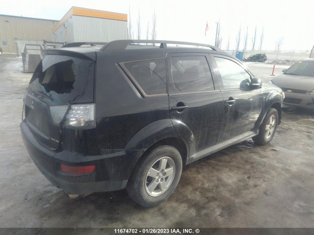 JA4JT3AX9DU602820 Mitsubishi Outlander Se