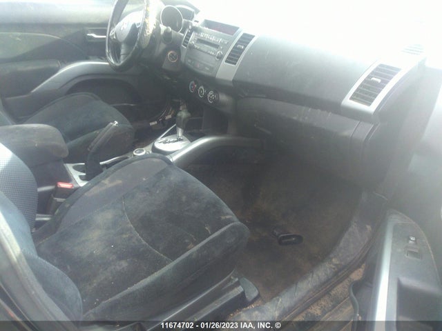 JA4JT3AX9DU602820 Mitsubishi Outlander Se