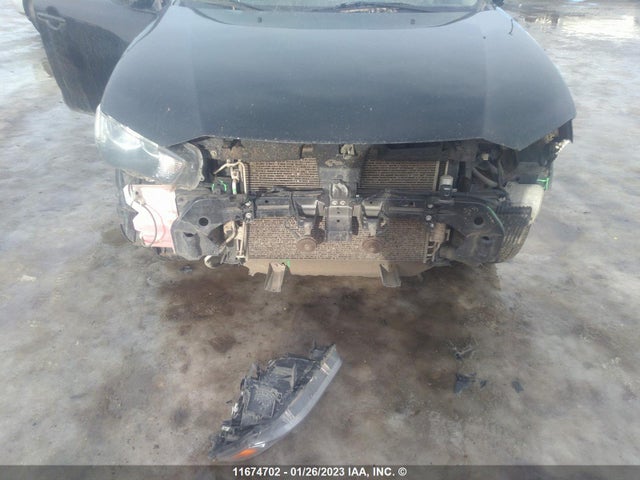 JA4JT3AX9DU602820 Mitsubishi Outlander Se