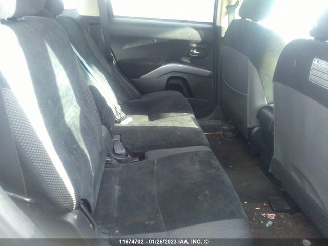 JA4JT3AX9DU602820 Mitsubishi Outlander Se