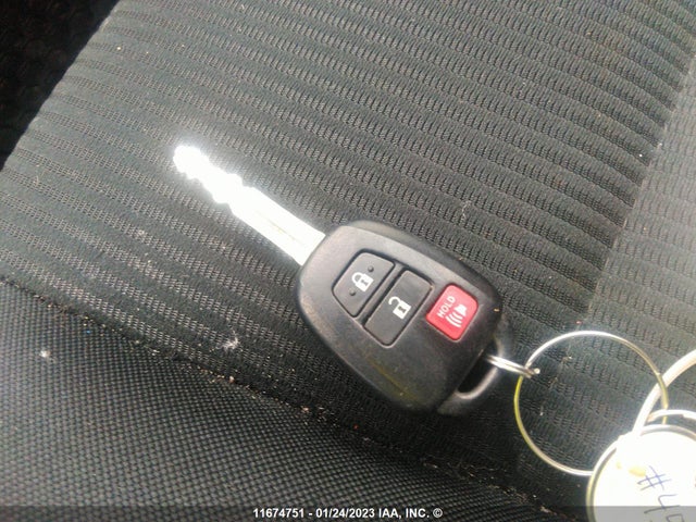 Toyota RAV4 LE 2016 2T3BFREV8GW413080 Image 3