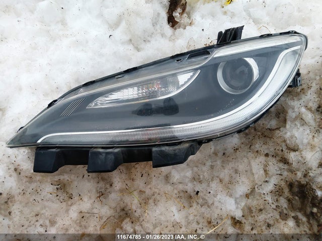 Chrysler 200 LX 2015 1C3CCCFB7FN564680 Image 4