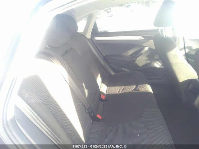 1VWAT7A34HC065518 Volkswagen PASSAT S