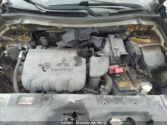 JA4AZ2A33GZ609856 Mitsubishi Outlander Es