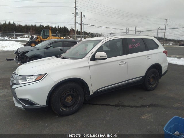 JA4AZ2A33GZ609856 Mitsubishi Outlander Es