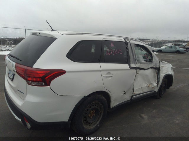 JA4AZ2A33GZ609856 Mitsubishi Outlander Es