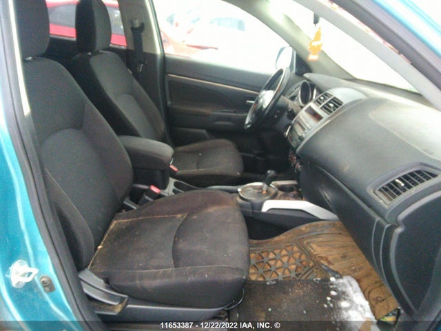 JA4AH3AU4BZ601226 Mitsubishi RVR SE