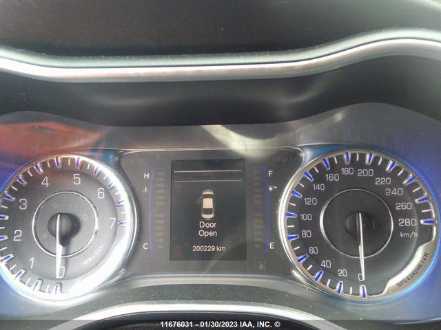 1C3CCCFB4FN647581 Chrysler 200 LX