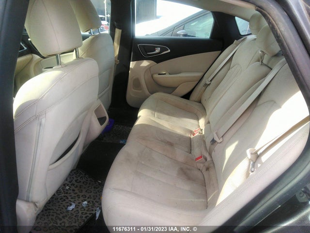 1C3CCCFB5GN161556 Chrysler 200 LX