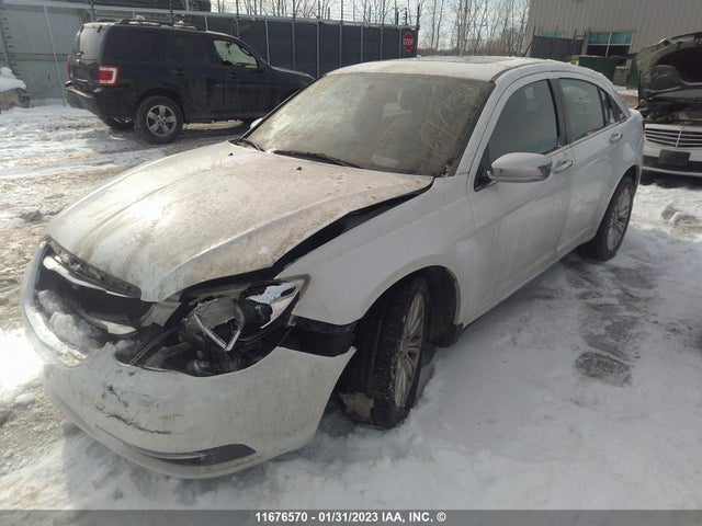 Chrysler 200 Limited 2014 1C3CCBCG2EN178080 Image 2